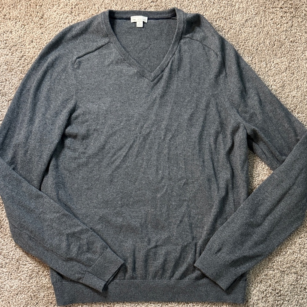 GAP Men's Dark Gray V-Neck Sweater